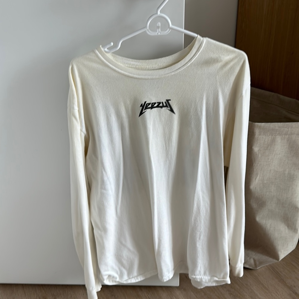 YEEZUS CONCERT TSHIRT SIZE LARGE MENS
